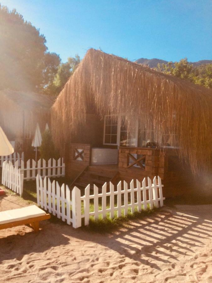 Green Pine Beach & Bungallows 히사뢰뉘 외부 사진